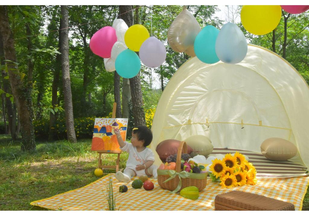 Portable Outdoor Tent for Kids: Spacious, Sun-Proof, Ideal for Camping, Picnics, and Play.