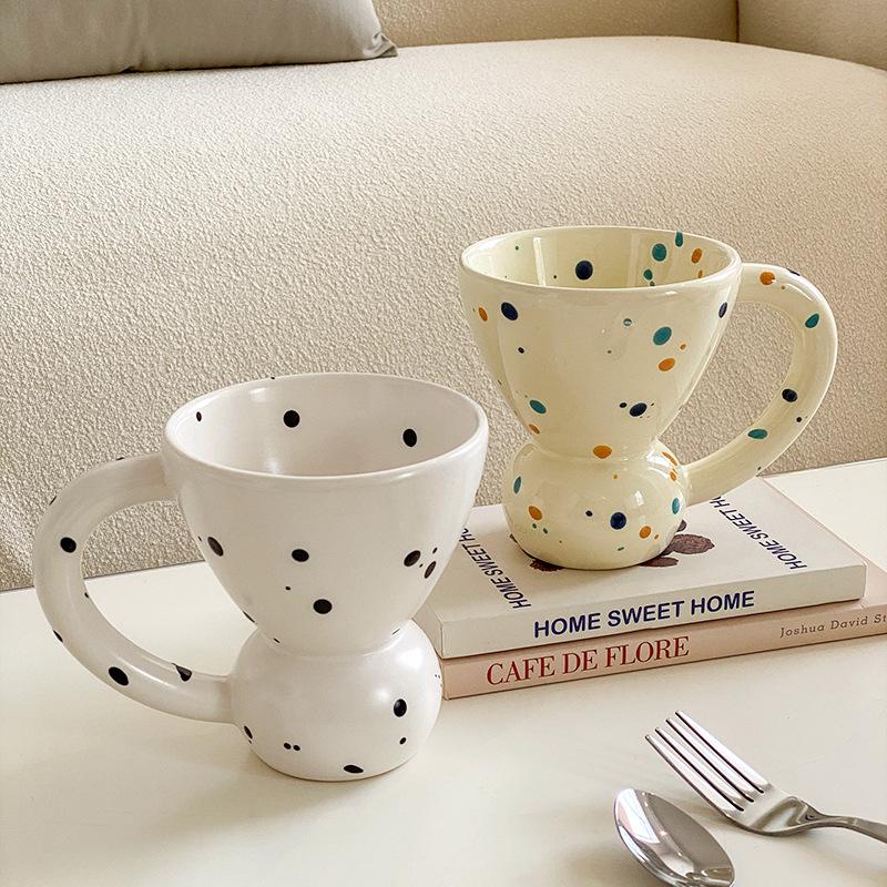 Retro Milchkaffee Farbe hoher Keramik-Wasserbecher Nischen-Designgefühl Haushalt Großer Griff Frühstückstasse Hitzebeständig Farbkasten