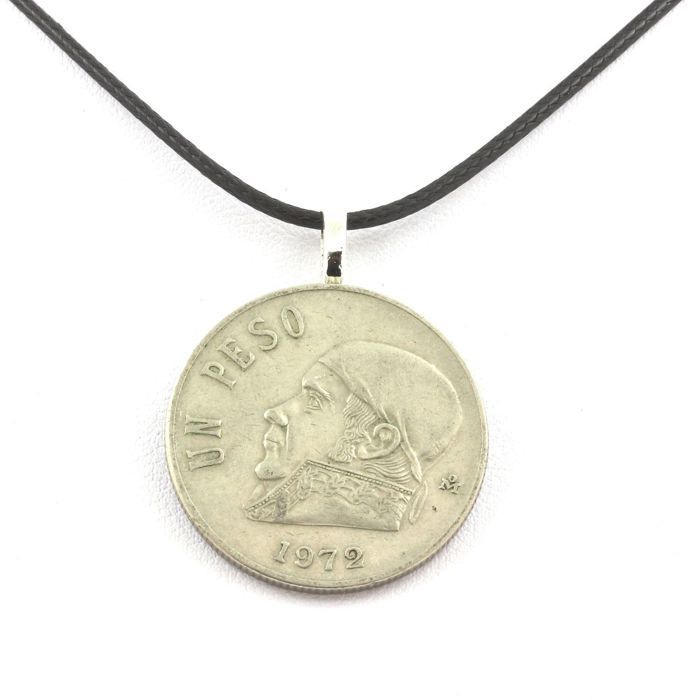 Pierres et Minéraux. Collier pièce de monnaie Mexique 1 peso Cordon noir.