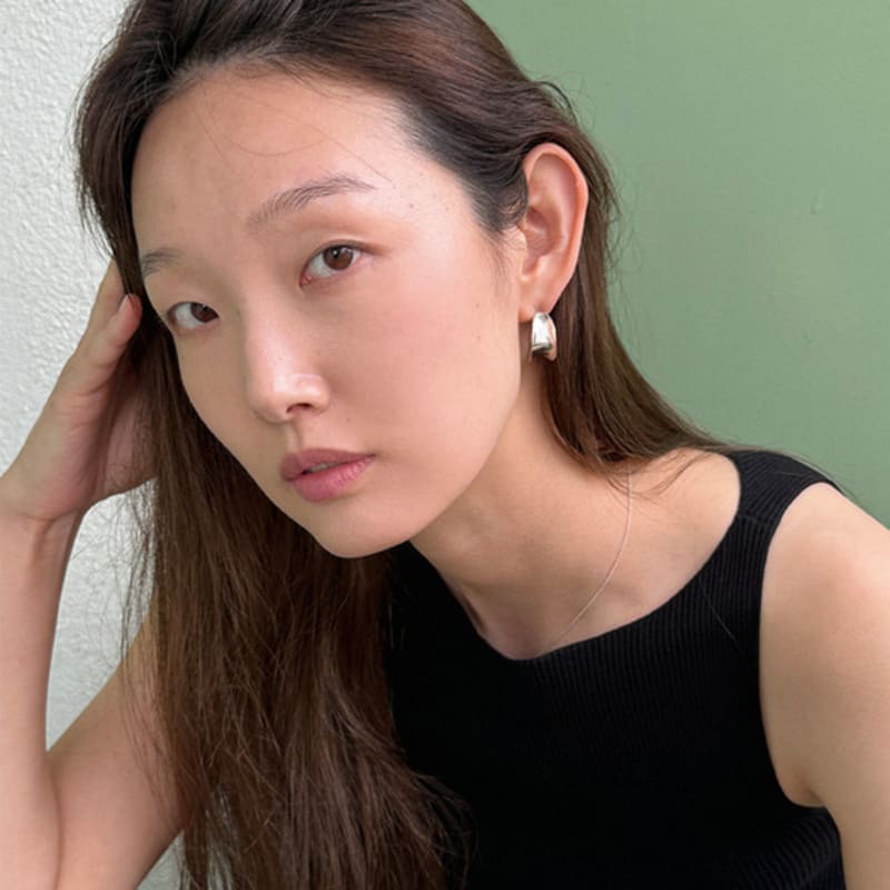 Pinaf Curved Leaf Earring