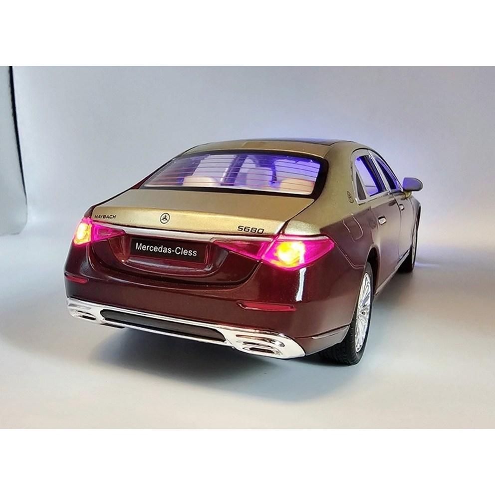 Squisito Modello Diecast Maybach Mercedes-Benz S680 - 1:Replica di Lusso in Scala 1:24, Bicolore Oro e Vino