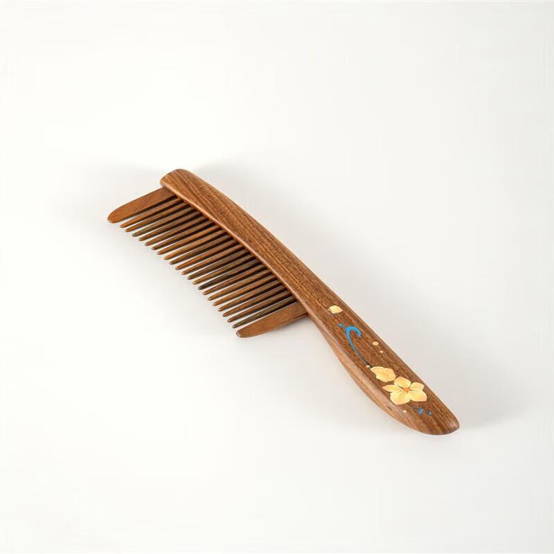 

Tan Mujiang Sandalwood Comb Gift Set