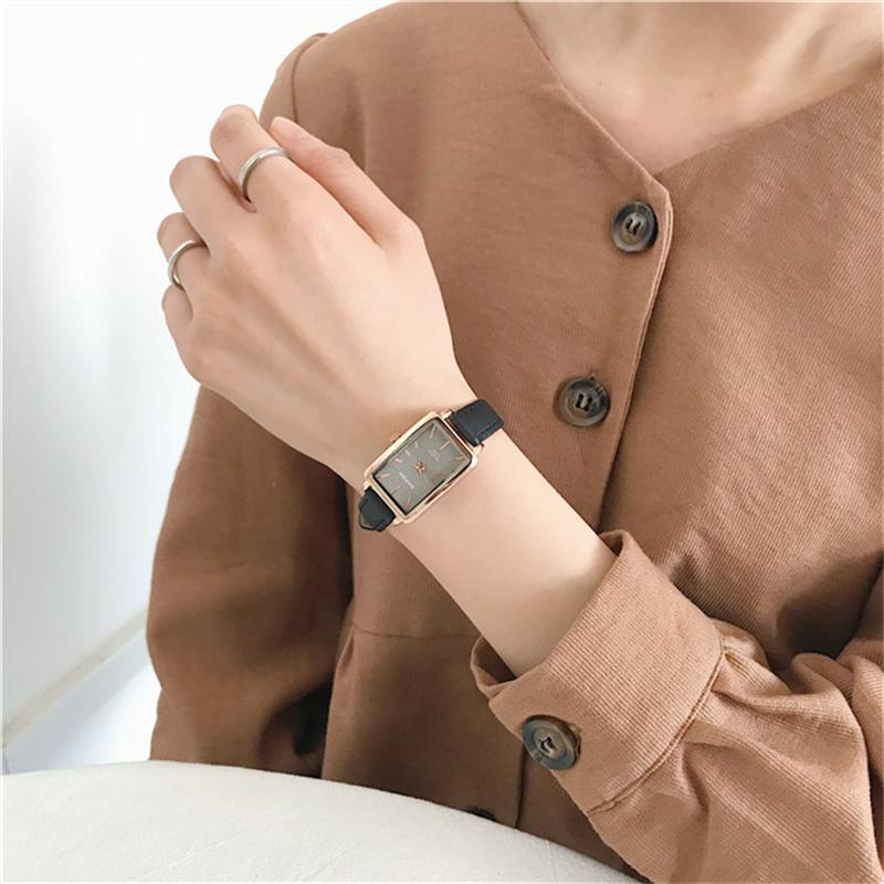 

Простий жіночий годинник із квадратним циферблатом. Кварцовий аналоговий годинник Stident зі шкіряним ремінцем