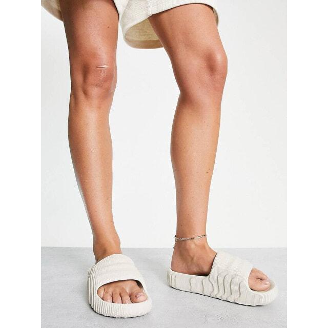 

Белые шлепанцы adidas Originals Adilette 22