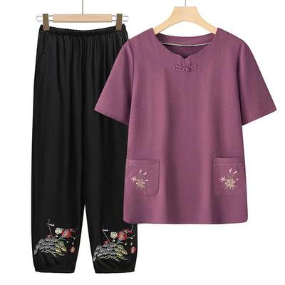 Summer Short-Sleeve Women's Set for Seniors: Stylish T-Shirt Top for Moms, Grandmothers, and Women Aged 50-60+.