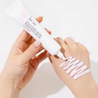 Růže Šaronové Bělicí tónovací krém 40 ml