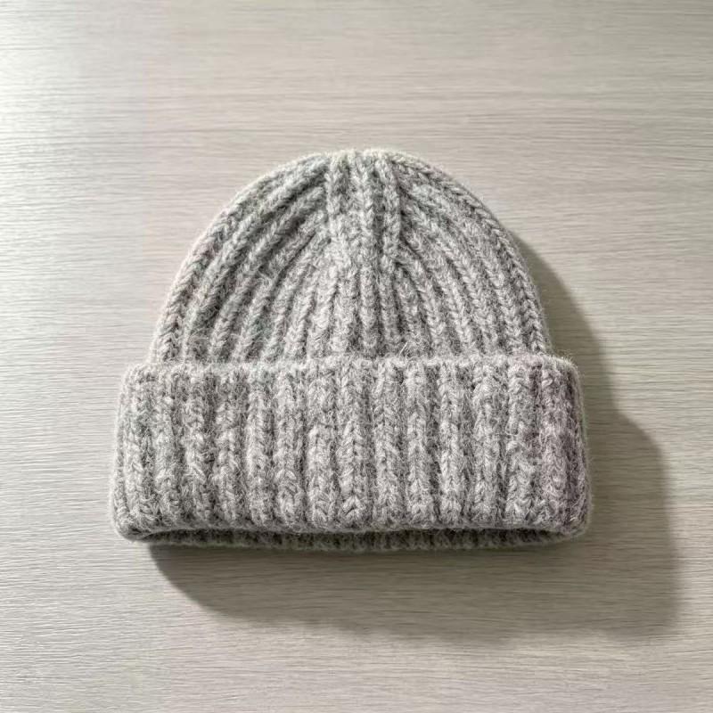 2026 Winter Solid Color Knit Beanie Hat Women Warm Ear-Protective Slimming Face Fit Casual Daily Wear
