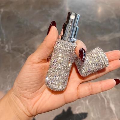 1 adet Yüksek Dereceli Araba Parfüm Şişesi, Araç Parfüm Şişesi Mini Boy Yeniden Doldurulabilir Atomizer Seyahat Parfüm Sprey Şişesi Bling Parıltılı Sprey Şişeleri
