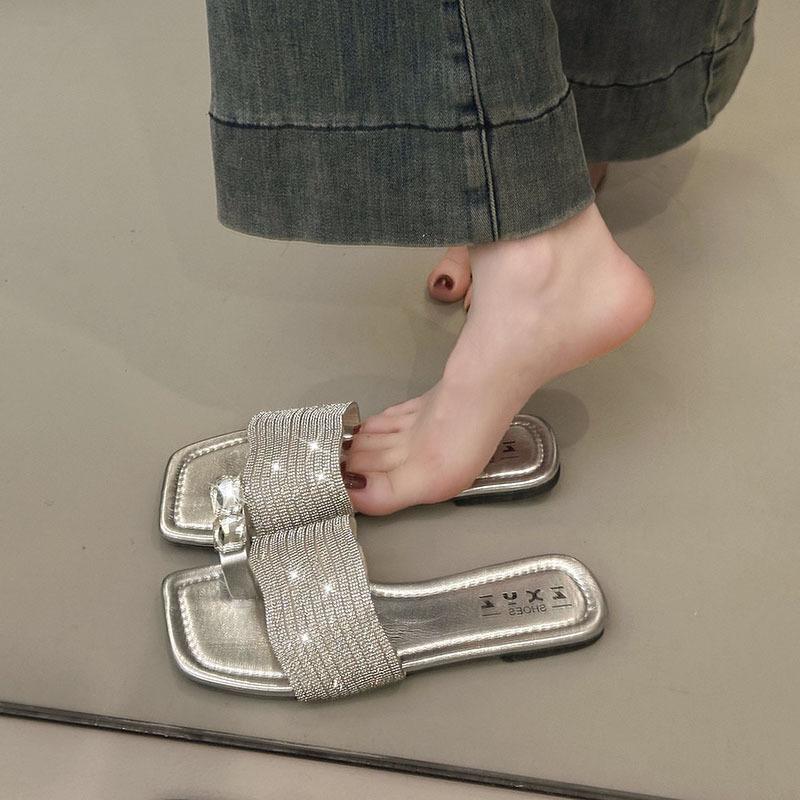 

Fairy style home versatile rhinestone cool slippers female summer wear 2025 new fashion flat bottom Internet celebrity one-word drag 35 серебряный