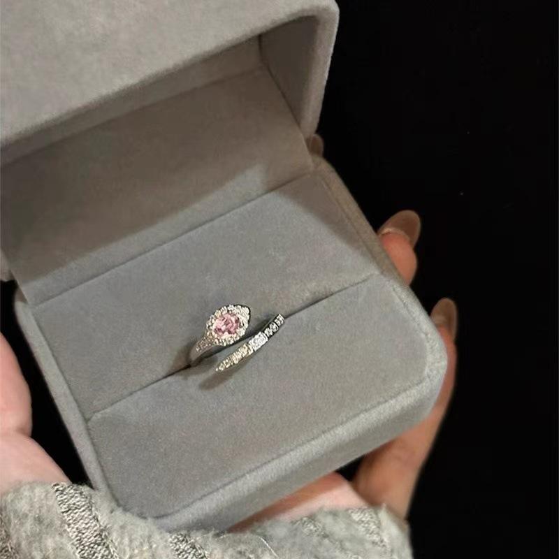 

Full Of Diamonds, Spirit Snake Imitation Zircon Ring, Female Design Cold Wind Ring, Light Luxury High-End Feeling Tail Ring