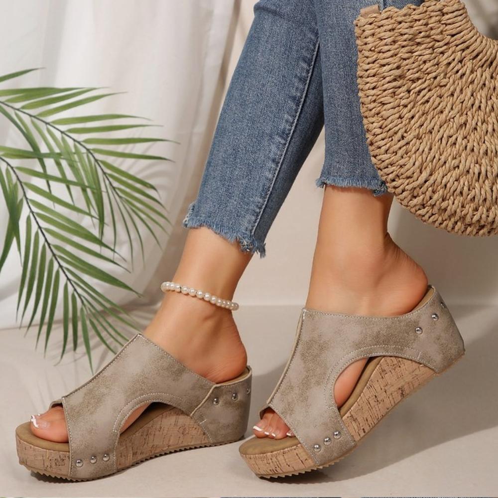 Fashion Women Slippers Comfortable Shallow Casual Outdoor Beach Slippers 2025 Summer New Fashion Wedges Casual Sandals for Women