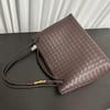 European and American fashion 2024 new woven bag large capacity versatile diamond cowhide tote bag casual shoulder handbag