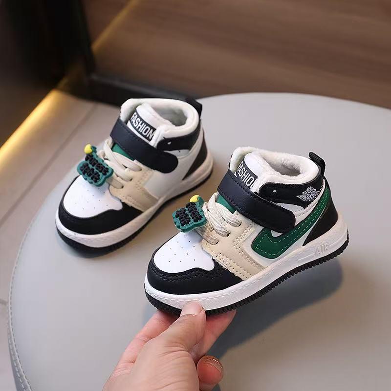 

2025 Autumn/Winter Unisex Boys Soft Sole Baby Walker Non-Slip Sports Shoes Size 19, Inner Length 13CM