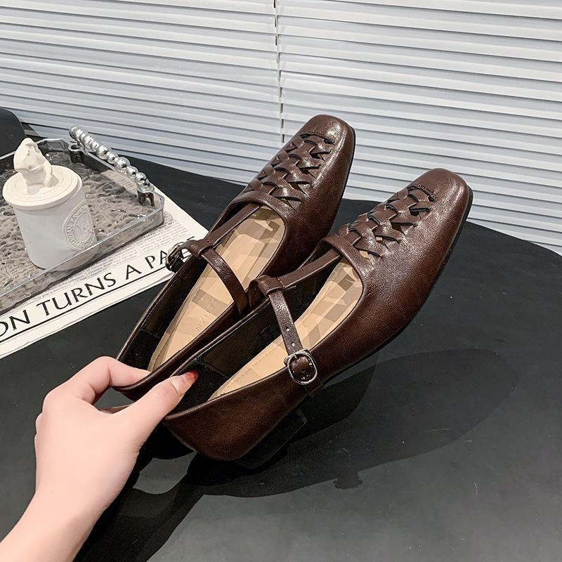 

French pu leather hollow small leather shoes women s spring and summer 2025 new low-heeled square head single shoes fairy style Mary Jane shoes 40 коричневый