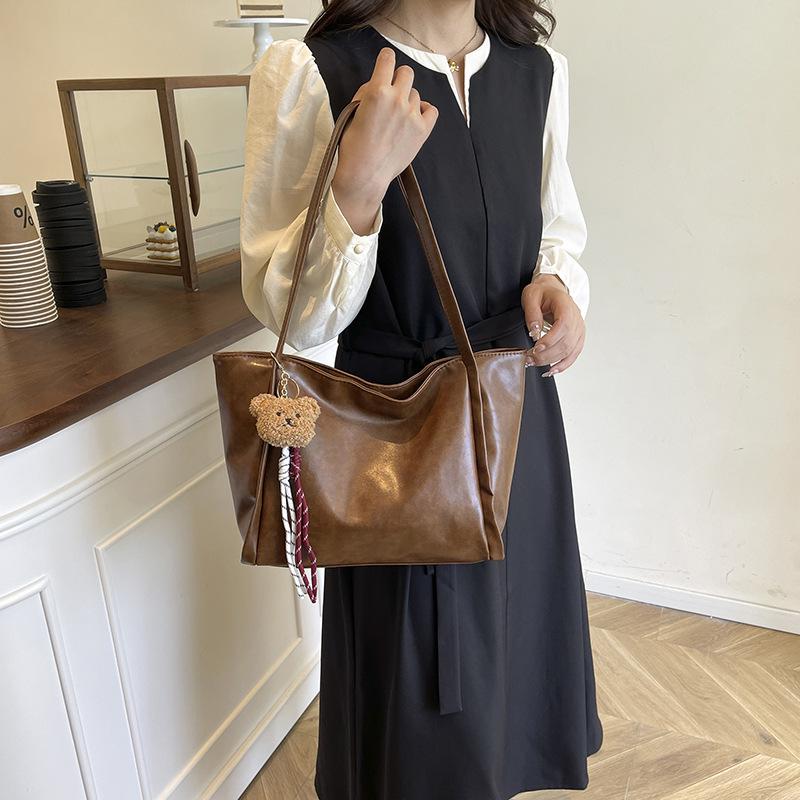 Korean Style Minimalist Women’s Shoulder Bag - Autumn/Winter 2025 Retro Design