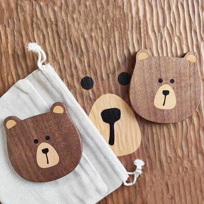 Kreslené podložky pod sklenice s medvědem Kreativní podložka z černého ořechu Roztomilá tepelná izolace Protiskluzová Odolná podložka Stolní dekorace a doplňky