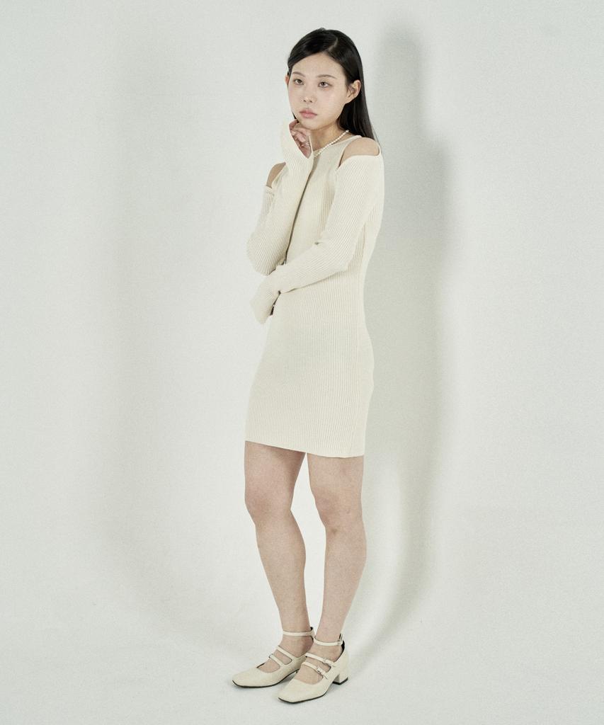 Tobaseu Slim Fit Shoulder Cutout Knit Dress (Ivory)