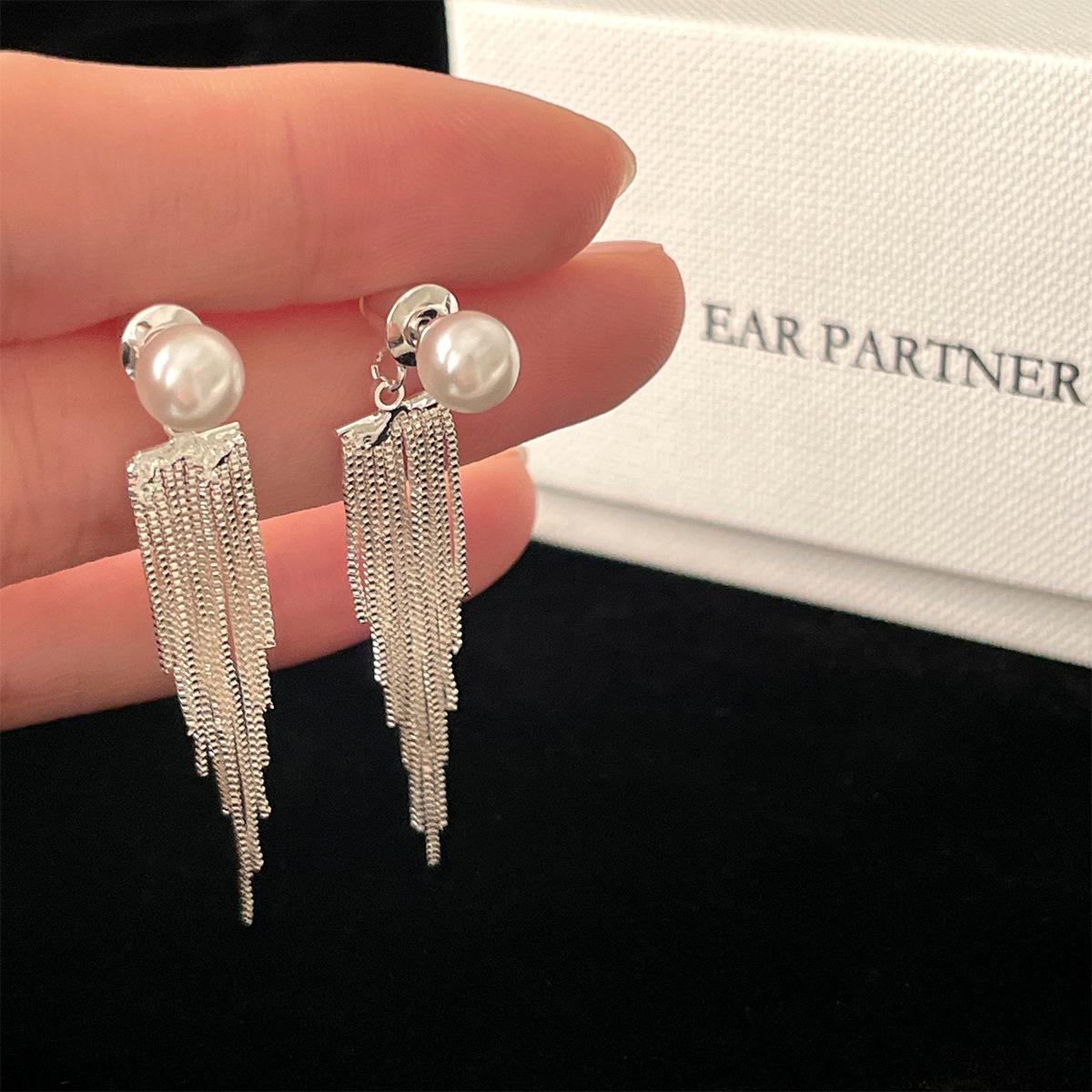 

Длинные серебряные серьги-гвоздики с бахромой, изысканные уникальные женские серьги с жемчугом, нишевые высококачественные преувеличенные серьги A pair of 925 silver needle