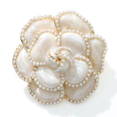 New Arrival perłowa emalia kamelia broszki dla kobiet eleganckie szpilki kwiatowe modna biżuteria akcesoria do płaszczy