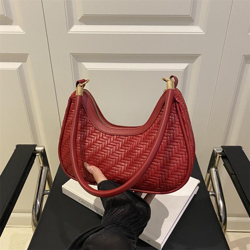 Fashion Woven Crescent Moon Bag Women's Summer New Fashion Versatile Niche Design Single Shoulder Diagonal Cross Armpit Bag