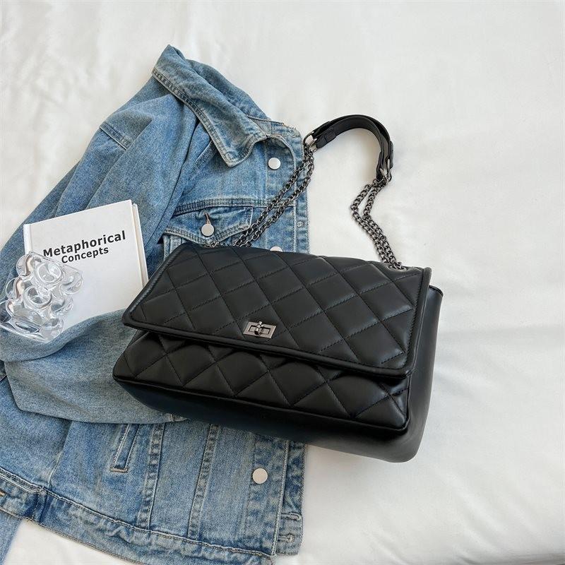 Chic Casual Shoulder Bag Large Capacity Fashionable Crossbody For Women In Stylish Colors чёрный