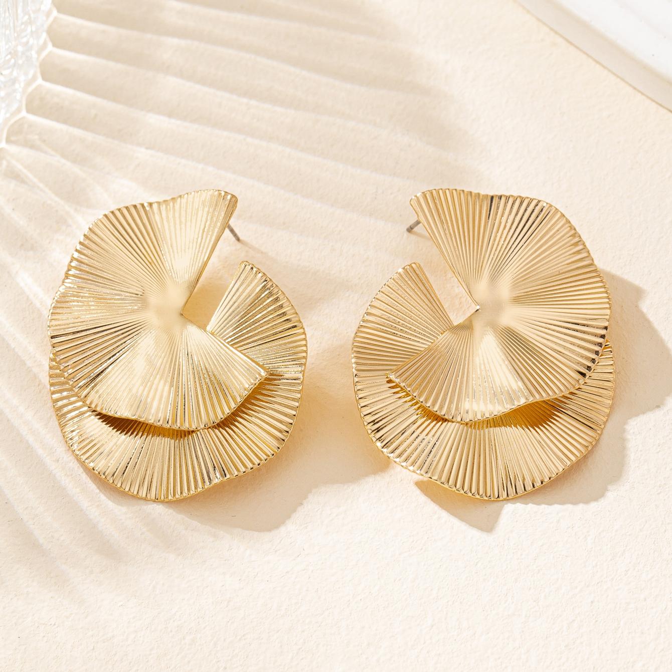 

1 Pair Charming Fashionable Geometric Metallic Stud Earrings for Women Daily Wear
