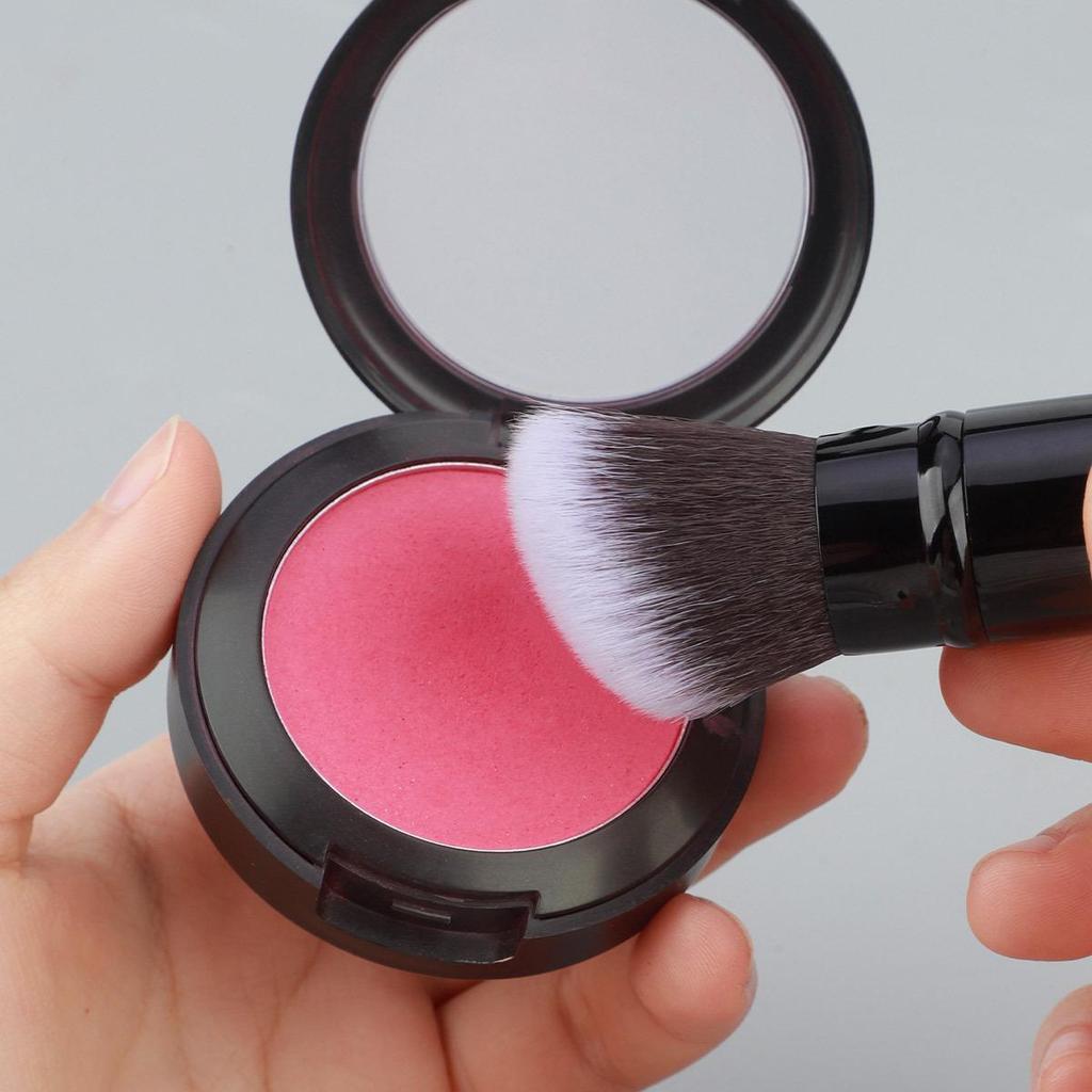 Portable Retractable Makeup Brush - Multifunctional, Dustproof, Blush & Powder Beauty Tool.