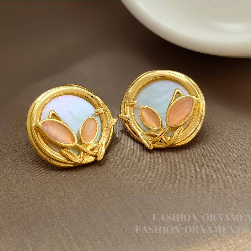Elegant Chinese-Style Earrings & Necklace: Trendy, Versatile, Personalized Accessories for All Customers