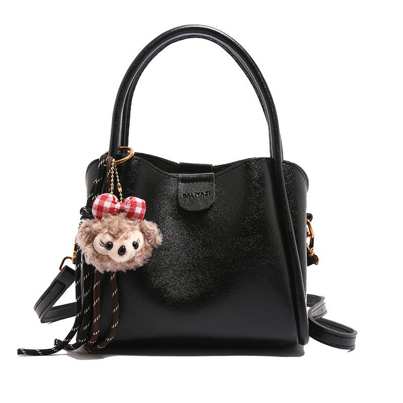 2025 autumn and winter new fashion trend bear cute portable messenger new women's bag versatile wholesale