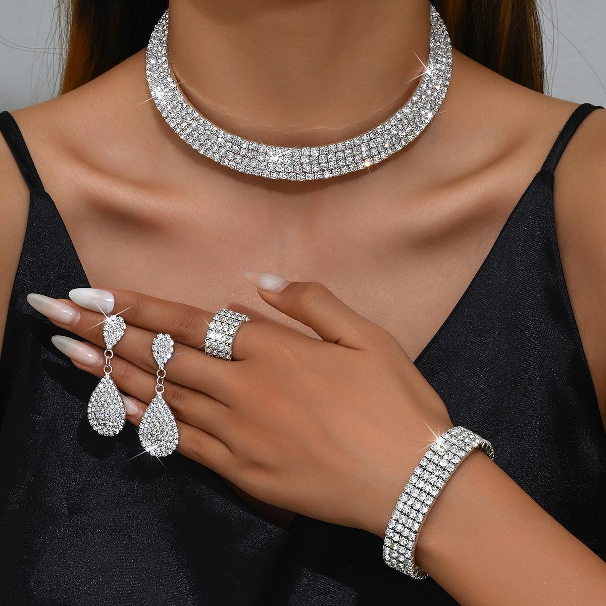 4/5 stuks Luxe Strass Sieraden Set voor Vrouwen, Choker, Oorbellen, Elastische Armband & Ring voor Bruiloften Tassel Banketten & Feesten brown