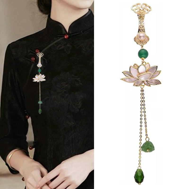 Chinese-style Lotus Blossoms At Every Step, Mother-of-pearl Lotus Flower Cheongsam with A Pressed Lapel, Ancient-style Pendant Brooch
