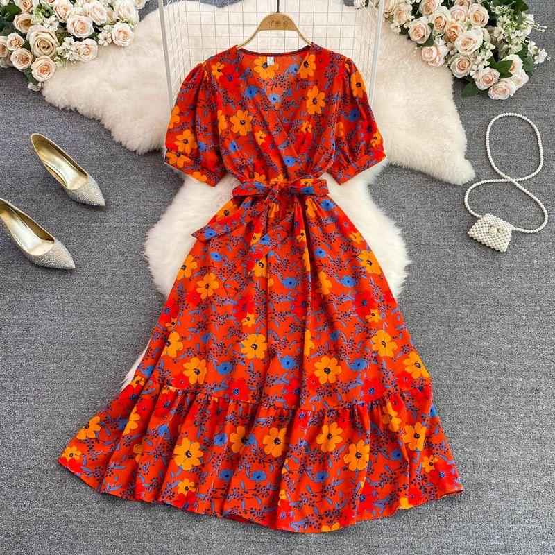 

Летнее ретро платье А-силуэта с V-образным вырезом и рукавами-буфами, с широким подолом Red One size