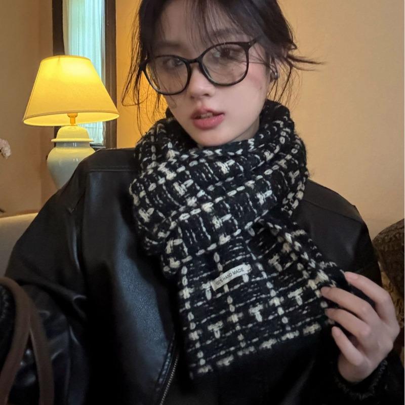 Black and white plaid scarf women's autumn and winter versatile high-end scarf student warm and cold-proof couple