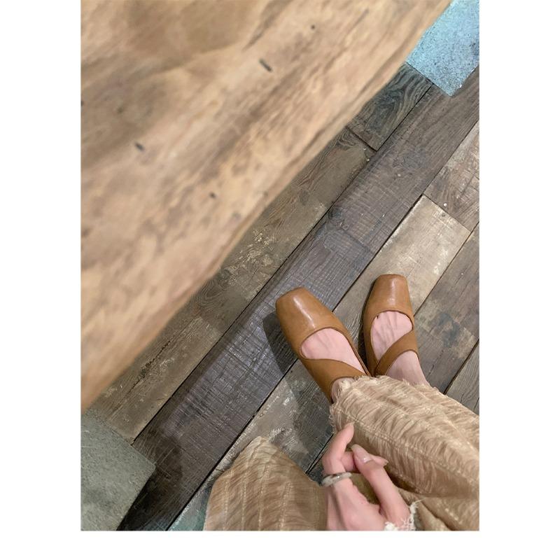 ~ High-end textured horse pattern square head thick heel soft surface small leather shoes high heel single shoes women's autumn models