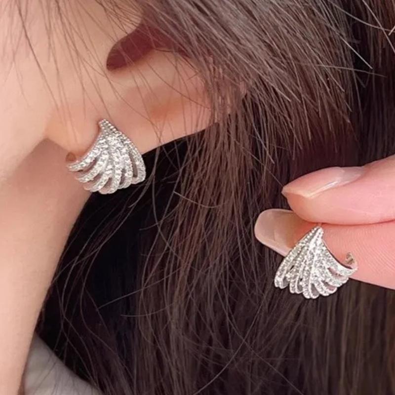 

CAOSHI Brilliant Cubic Zirconia Stud Earrings for Women Temperament Claw Shape Accessories Daily Wear Exquisite Female Zircon