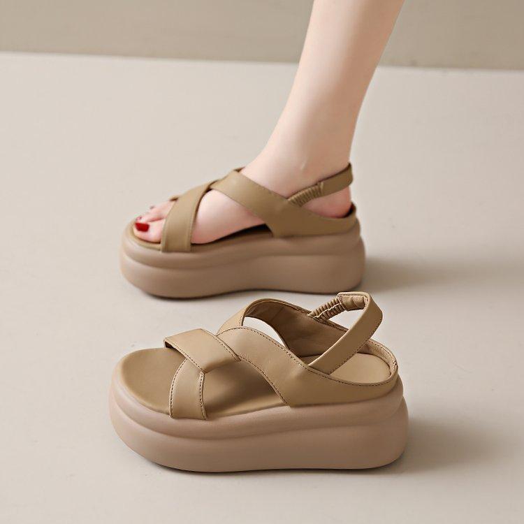 Fashion Summer Women's Outdoor Flat Shoes Are Simple Fashionable Casual Thick Soled Versatile Suitable for Women's Outdoor Sandals