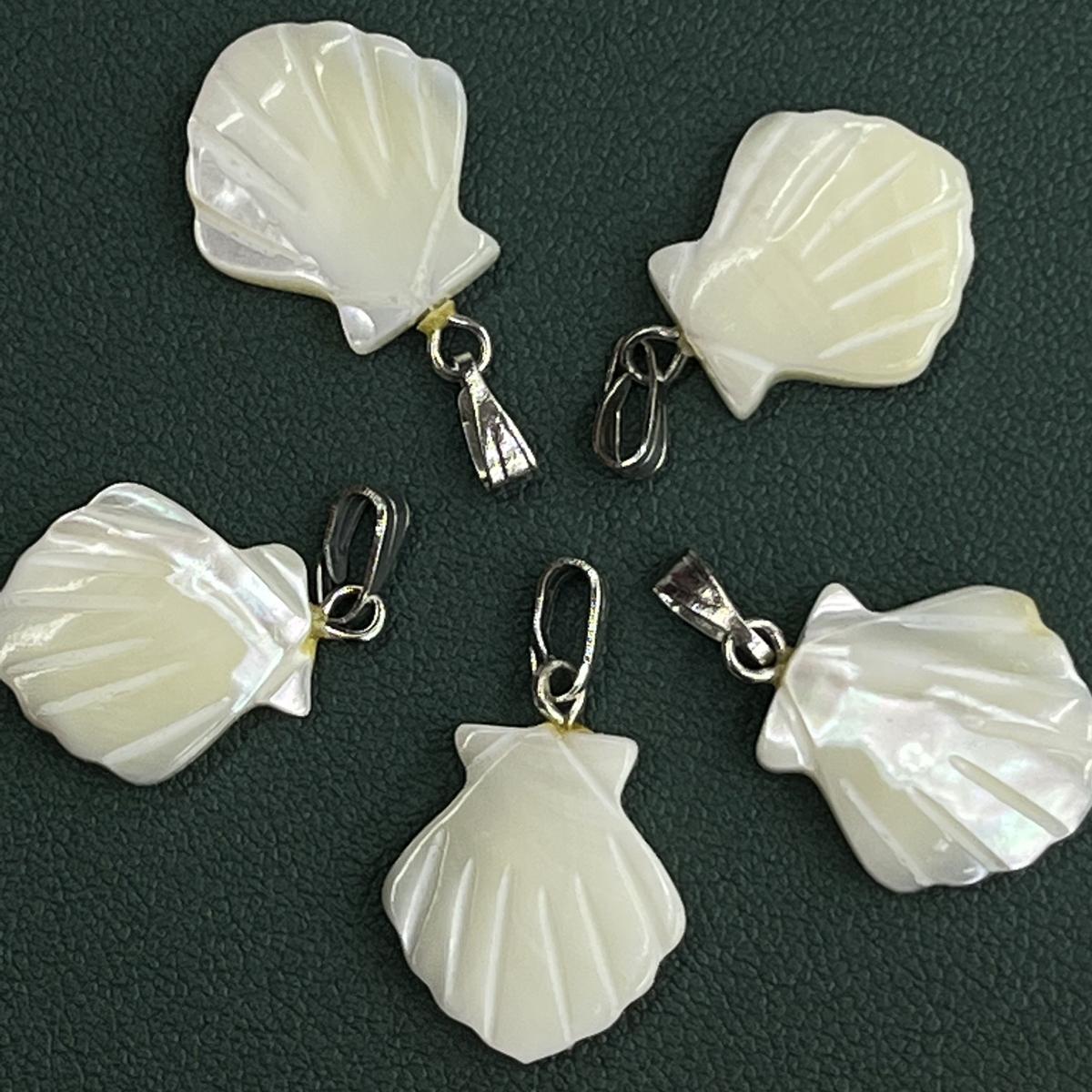 

5Pcs, Natural Shell Mother of Pearl Pendant, Stylish Zinc Alloy Charms for Jewelry Making DIY Necklace Accessories, Valentine s Day Bulk Gifts 15×18mm 5Pcs/15×18mm білий