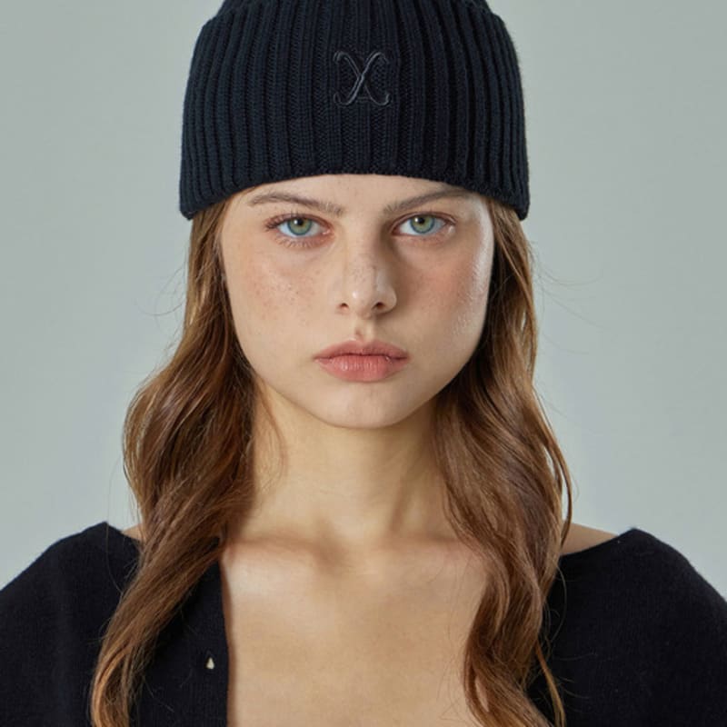 

Шапка бини VARZAR VA с изогнутым логотипом, выстиранная, черная FREE