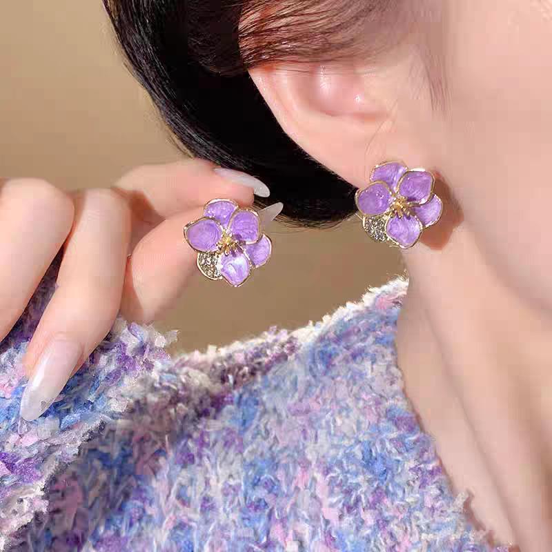 Elegant Light Luxury Flower Stud Earrings - Fashionable and Versatile Ear Accessories
