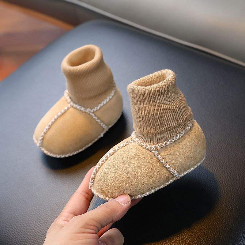 Imitationsfell integrierte Babyschuhe und Socken Neugeborenes Baby warm Herbst und Winter weich besohlte Socken Schuhe 0-3-6-12 Monate