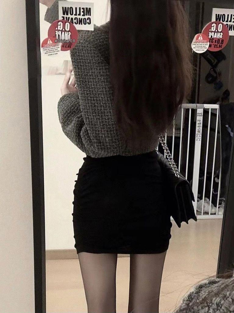 Chic Black V-Neck Long Sleeve Dress - Autumn/Winter Hip-Hugging Style for Women