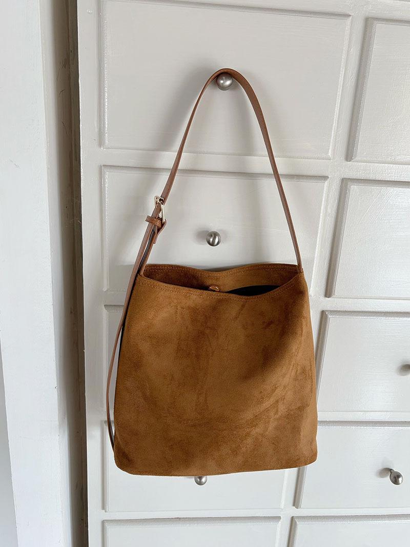

Korean Sle Buet Bag Large Capaci Fur Casual Matte Single Oulder Bag Autumn Winter Faion Handbag for Youth 2025 New коричневый