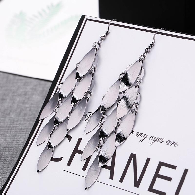 [Fashion Trendy Metal Fringe Long Drop Earrings Exaggerated Elegant Ear Hooks Earrings]