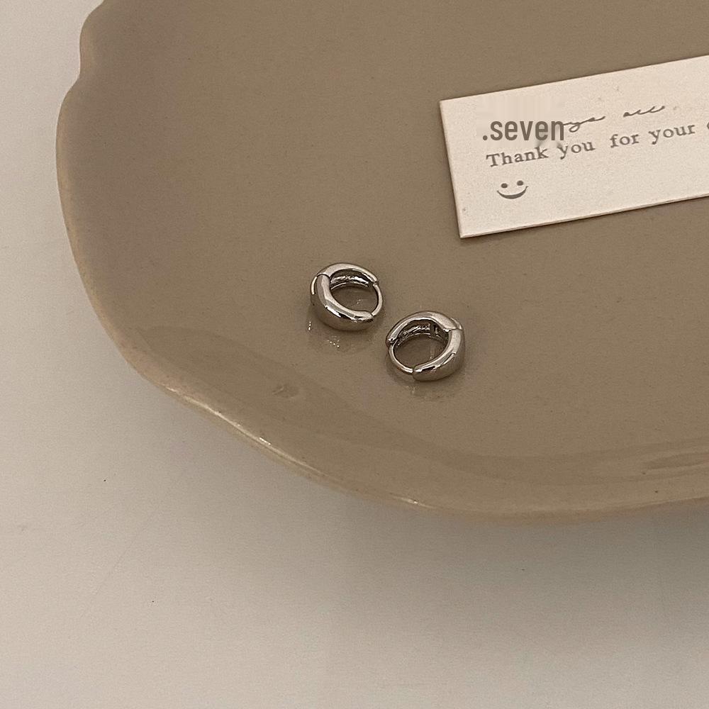 Minimalist 2024 Gold Hoop Earrings - New Trendy Niche High-End Cold Style Ear Cuffs