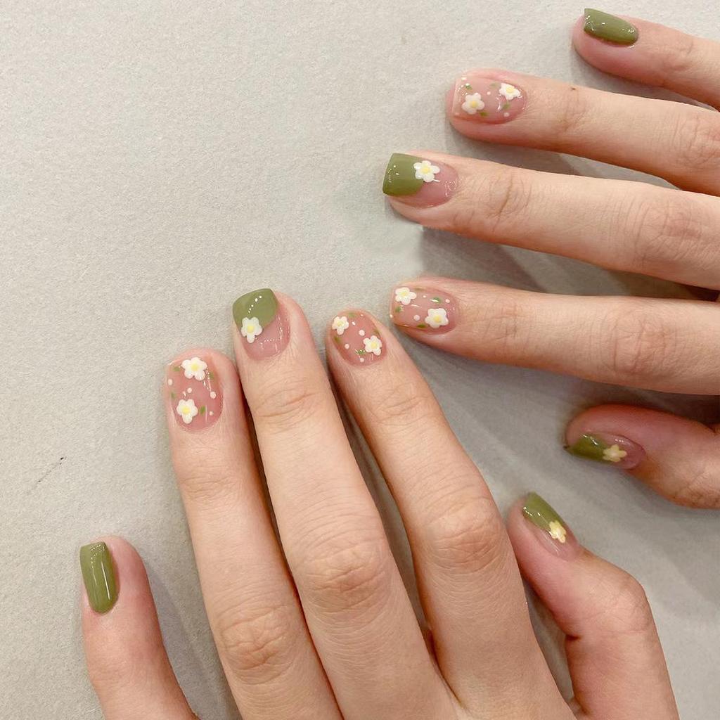 Artă de Unghii Florală Verde de Primăvară/Vară: Patch-uri de Unghii False Scurte Purtătoare Proaspete