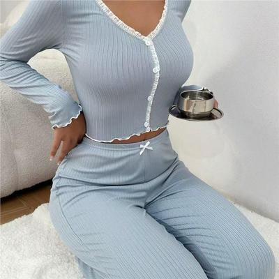 Ev ve uyku için kıyafetler – Pijamalar ve uyku takımları
