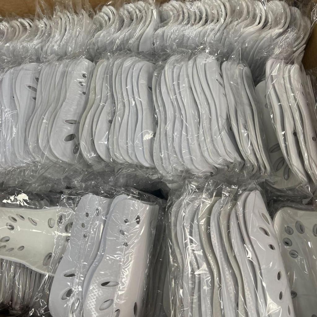 Lekkie nagolenniki z wieloma otworami dla wszystkich grup wiekowych - Sprzęt ochronny do zawodów i treningów sportów outdoorowych