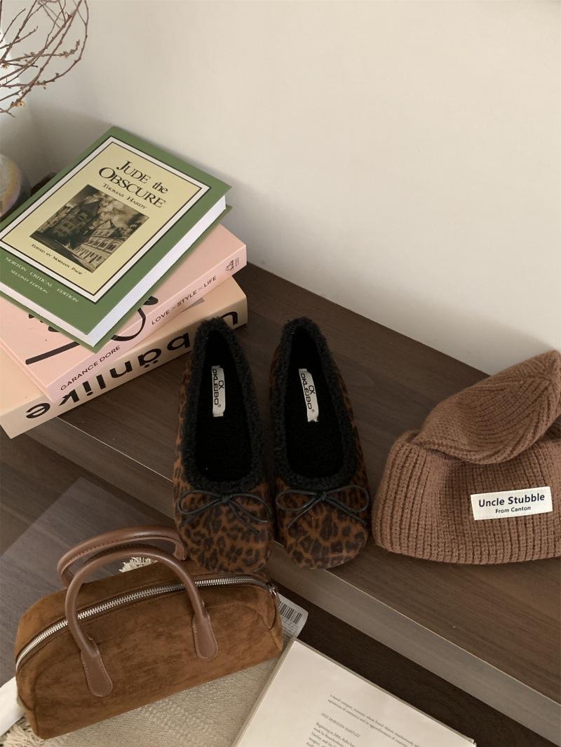 

Туфли Мэри Джейн на мягкой подошве в стиле ретро с бантом, осень 2025, в сказочном стиле, с юбкой, корейская версия, универсальные, с мелким вырезом, женские, трендовые 39 цветной печати леопарда