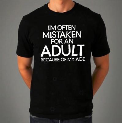 Ich werde wegen meines Alters oft für einen Erwachsenen gehalten Sarkastisches Neuheits-Geschenk T-Shirt