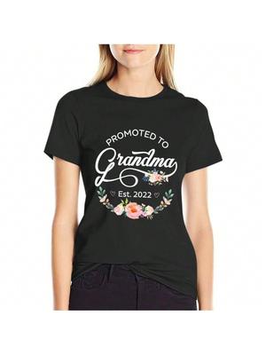 Promoted To Grandma Est 2022 Funny Grandma Gift Idea T-Shirt Female Shirts Graphic Tees Funnys T-Shirts For Wounisex Loose Fit